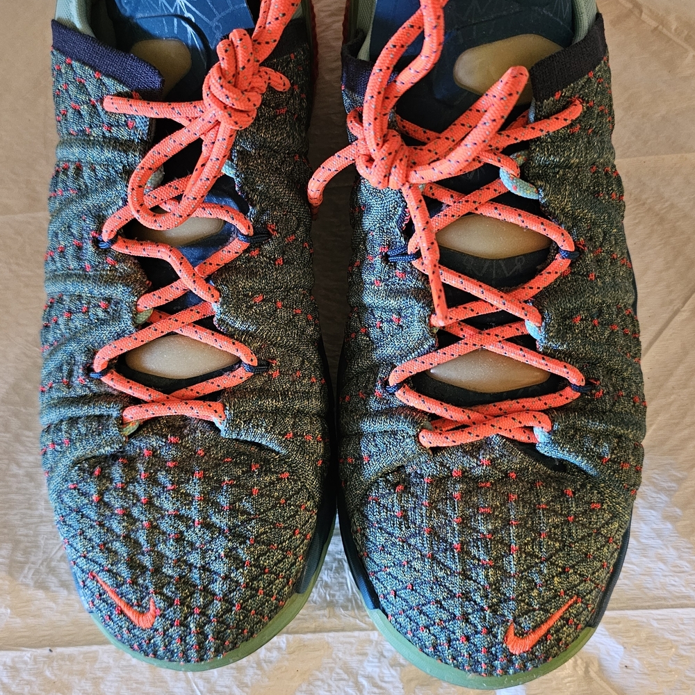 LeBron - Nike Green and Red Sneakers